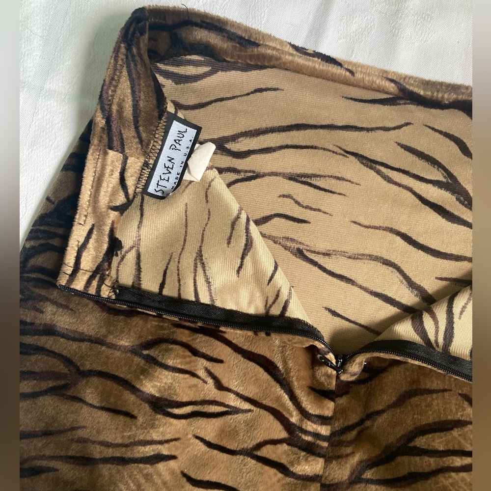 Vintage fuzzy faux tiger fur miniskirt : 90s : animal print - Picture 6 of 11